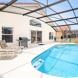  Holiday home 4br Family - Private Pool & Games